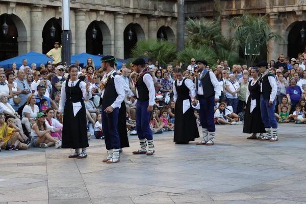 Bask halk dansı sergisi