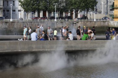 Bilbao şehir merkezinde bir yaz günü