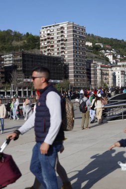 Bilbao şehir merkezinde bir yaz günü