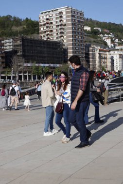 Bilbao şehir merkezinde bir yaz günü