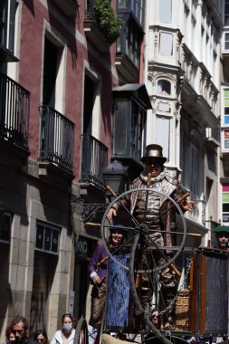 Festival sırasında sokak tiyatrosu