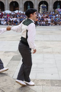 Bask halk dansı sergisi