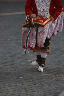 Açık hava festivalinde Bask halk dansı sergisi