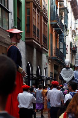 Bilbao 'daki yaz festivalinde geçit töreni