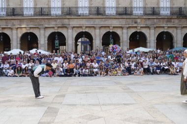 Bir sokak festivalinde Bask halk dansı