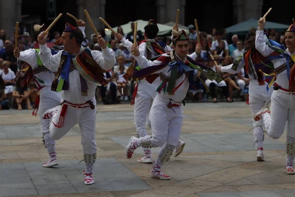 Baszk Néptánc Egy Utcai Fesztiválon — Stock Fotó