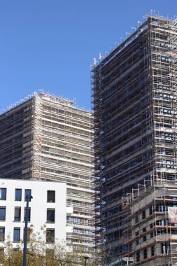 Kentsel bir çevrede inşaat alanı