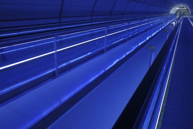 Bir metro istasyonunda koridor