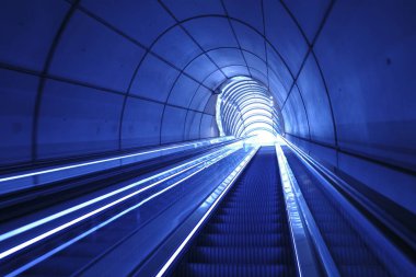 Bir metro istasyonunda koridor