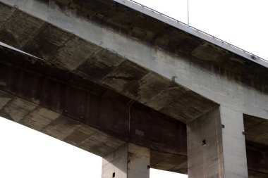 Bilbao nehri üzerindeki köprü.