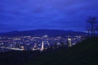 Akşamları şehir parkı