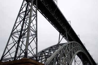 Portekiz, Porto 'da demir köprü