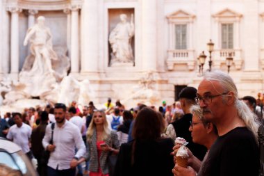 Roma şehrinde turistler