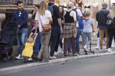 Roma şehrinde turistler