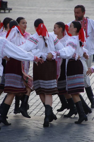 ストリートでのスロバキアの民俗舞踊 — ストック写真