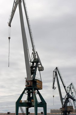 Bilbao 'nun nehir kıyısında sanayi manzarası