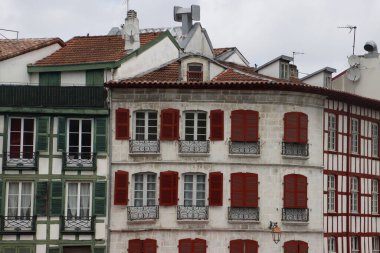 Bayonne, Fransa şehir merkezinde bir ev.