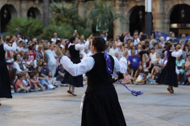 Bask halk dansı sergisi