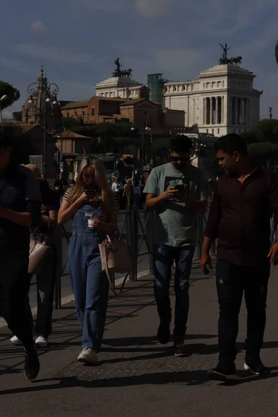 Туристы Улицах Рима — стоковое фото