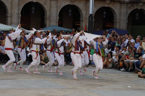 Bask halk dansı sergisi