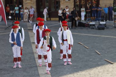 Bilbao 'daki Bask halk dansçıları