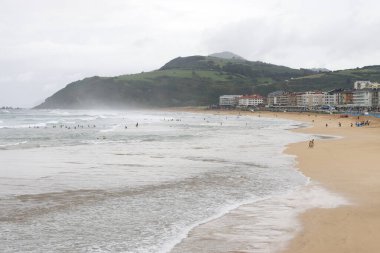 Zarautz, İspanya 'da rüzgarlı bir gün