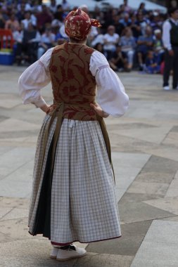Halk festivalinde Bask geleneksel dansı