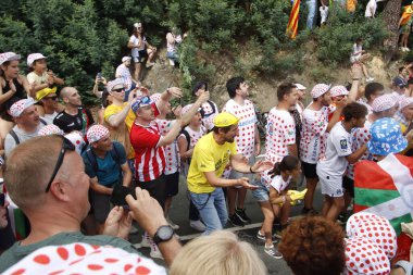  Fransa Bisiklet Turu 'nun ilk safhasında bisikletçi destekçileri