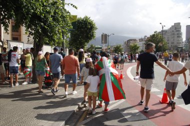  Fransa Bisiklet Turu 'nun ilk safhasında bisikletçi destekçileri