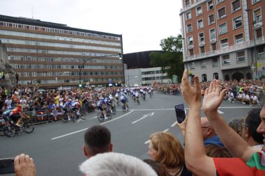  Fransa Bisiklet Turu 'nun ilk safhasında bisikletçi destekçileri