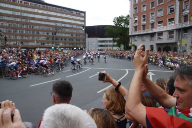  Fransa Bisiklet Turu 'nun ilk safhasında bisikletçi destekçileri