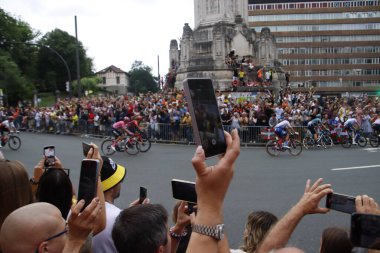  Fransa Bisiklet Turu 'nun ilk safhasında bisikletçi destekçileri
