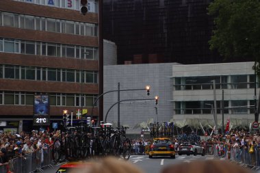  Fransa Bisiklet Turu 'nun ilk safhasında bisikletçi destekçileri