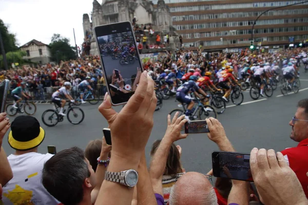  Fransa Bisiklet Turu 'nun ilk safhasında bisikletçi destekçileri