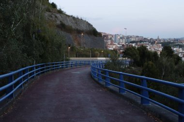 Bilbao şehrinin dışındaki yol.
