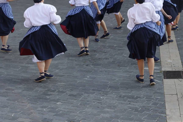 Баскские Народные Танцоры Время Выступления Уличном Фестивале — стоковое фото