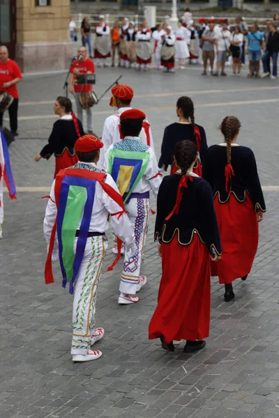 Danseurs Folkloriques Basques Lors Une Représentation Dans Festival Rue — Photo
