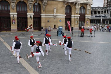 Bask halk dansı sergisi