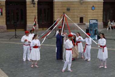 Bask halk dansı sergisi