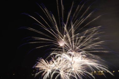 Bir yaz gecesinde havai fişek gösterisi