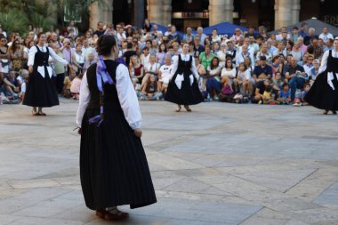 Bask Ülkesinden halk dansı