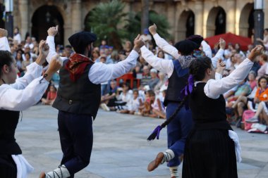 Bask Ülkesinden halk dansı