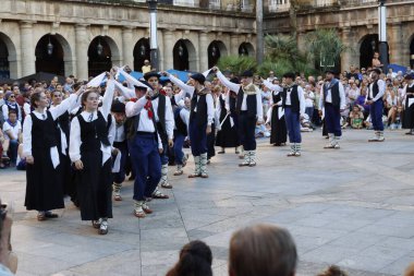 Bask Ülkesinden halk dansı