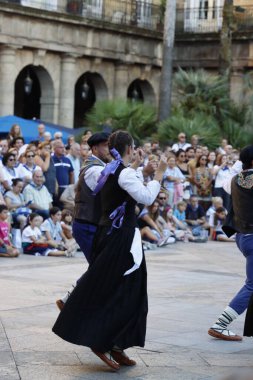 Bask Ülkesinden halk dansı