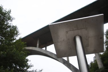 Bilbao nehri üzerindeki köprü.