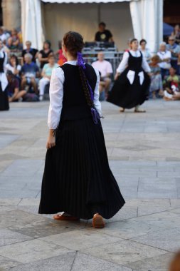  Bask halk dansı festivali