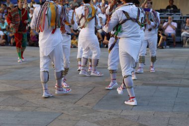 Bask dansçıları açık hava festivali