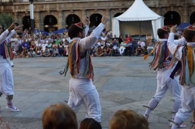 Bask dansçıları açık hava festivali