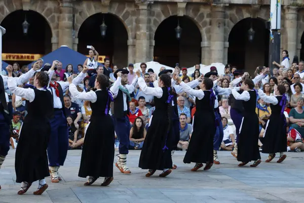 Bask halk dansı festivali