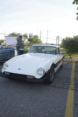 Araba ve kahvaltı Ann Arbor 'un eteklerinde toplanıyor.